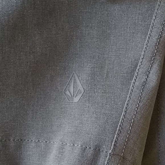 VOLCOM SHORTS - Picture 7 of 9